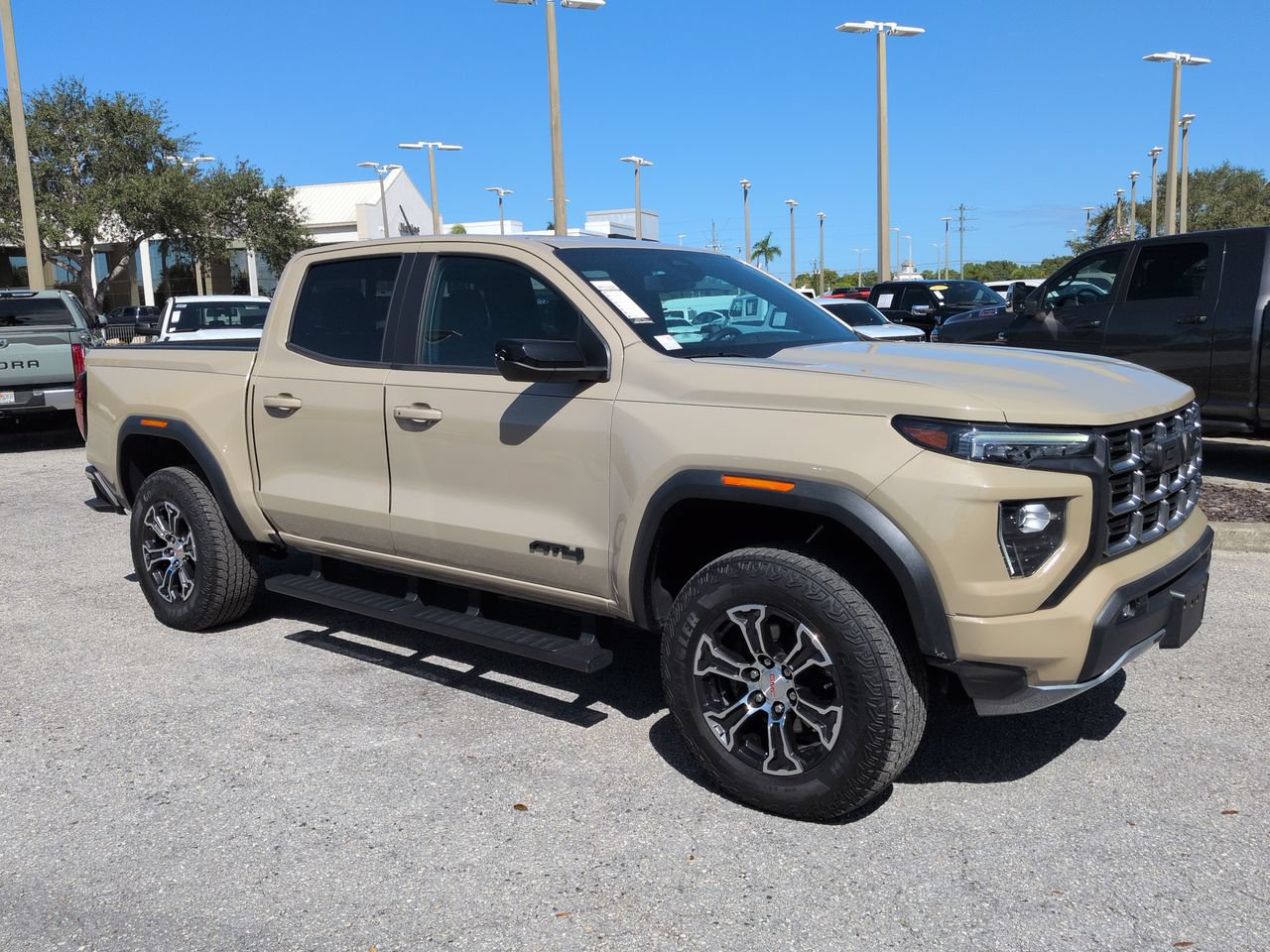 Used 2024 GMC Canyon AT4 AWD/4WD image 2