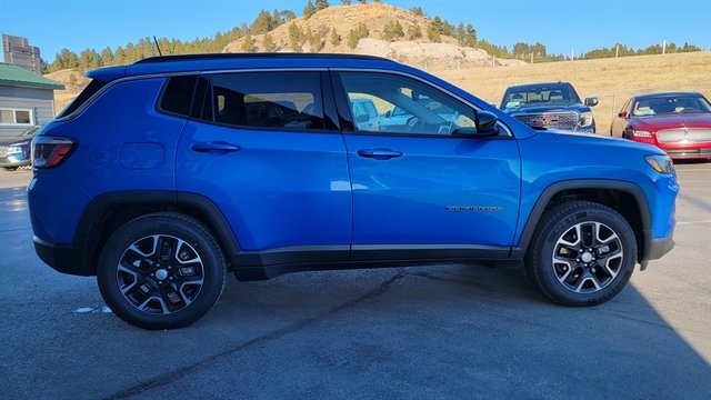 Used 2022 Jeep Compass Latitude image 4