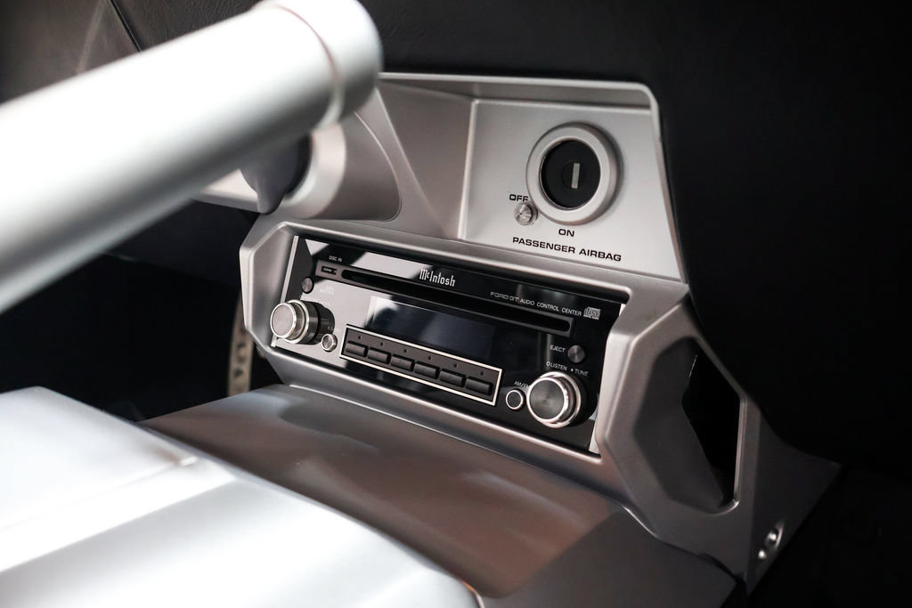 Used 2005 Ford GT RWD image 31