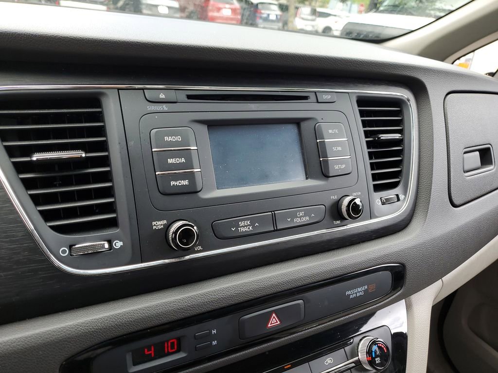 Used 2016 Kia Sedona LX image 27