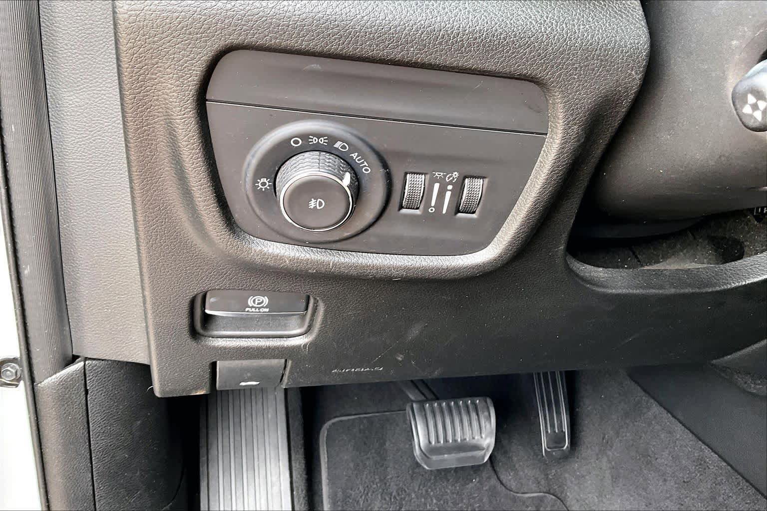 Used 2022 Jeep Grand Cherokee Overland AWD/4WD image 33