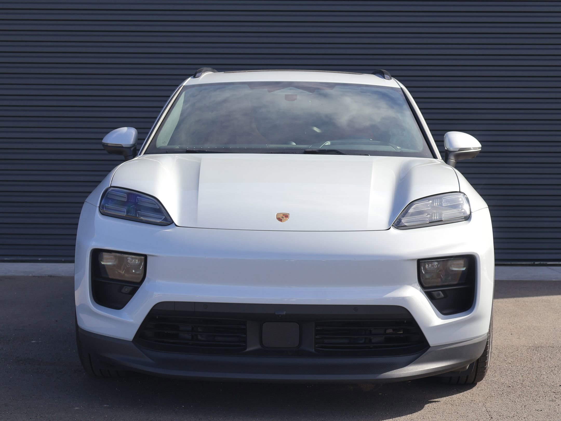 Certified 2025 Porsche Macan 4 Electric AWD/4WD image 7
