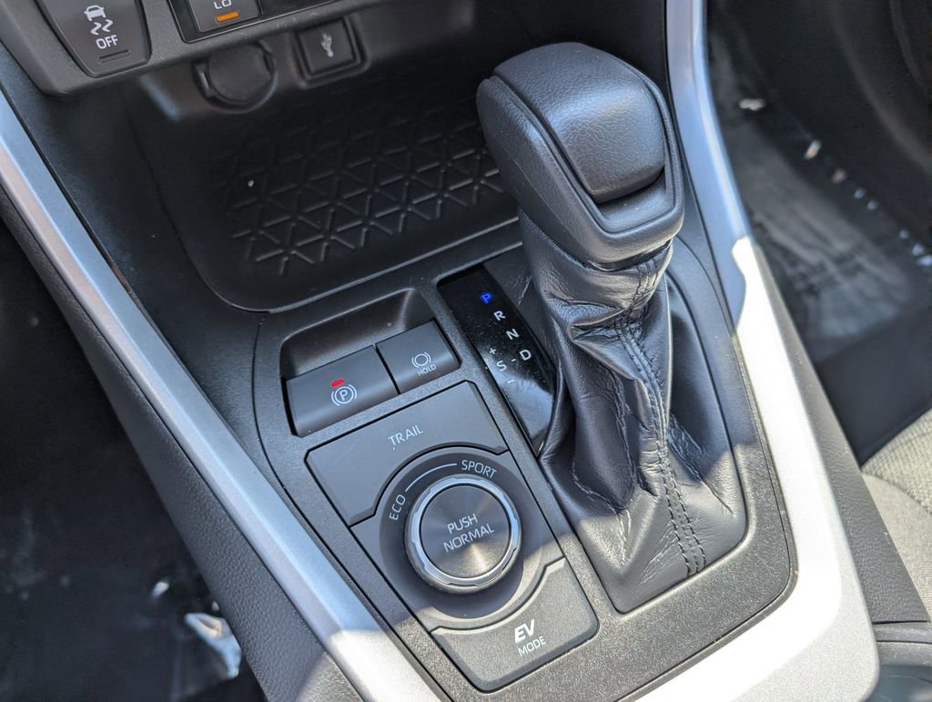 Used 2021 Toyota RAV4 XLE w/ Convenience Package AWD/4WD image 20