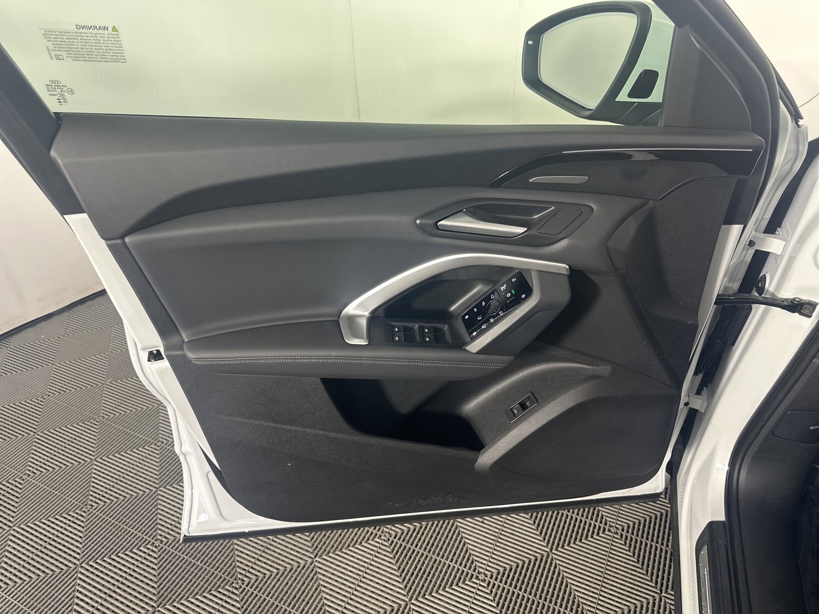 Certified 2025 Audi Q5 2.0T Premium Plus w/ Premium Plus image 17