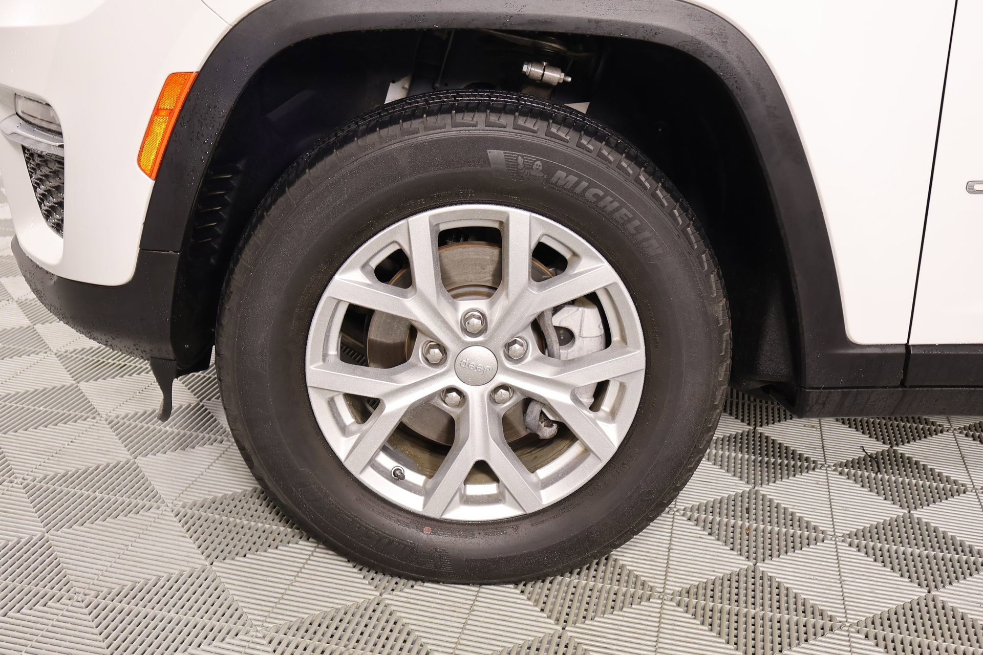 Used 2023 Jeep Grand Cherokee Limited image 17