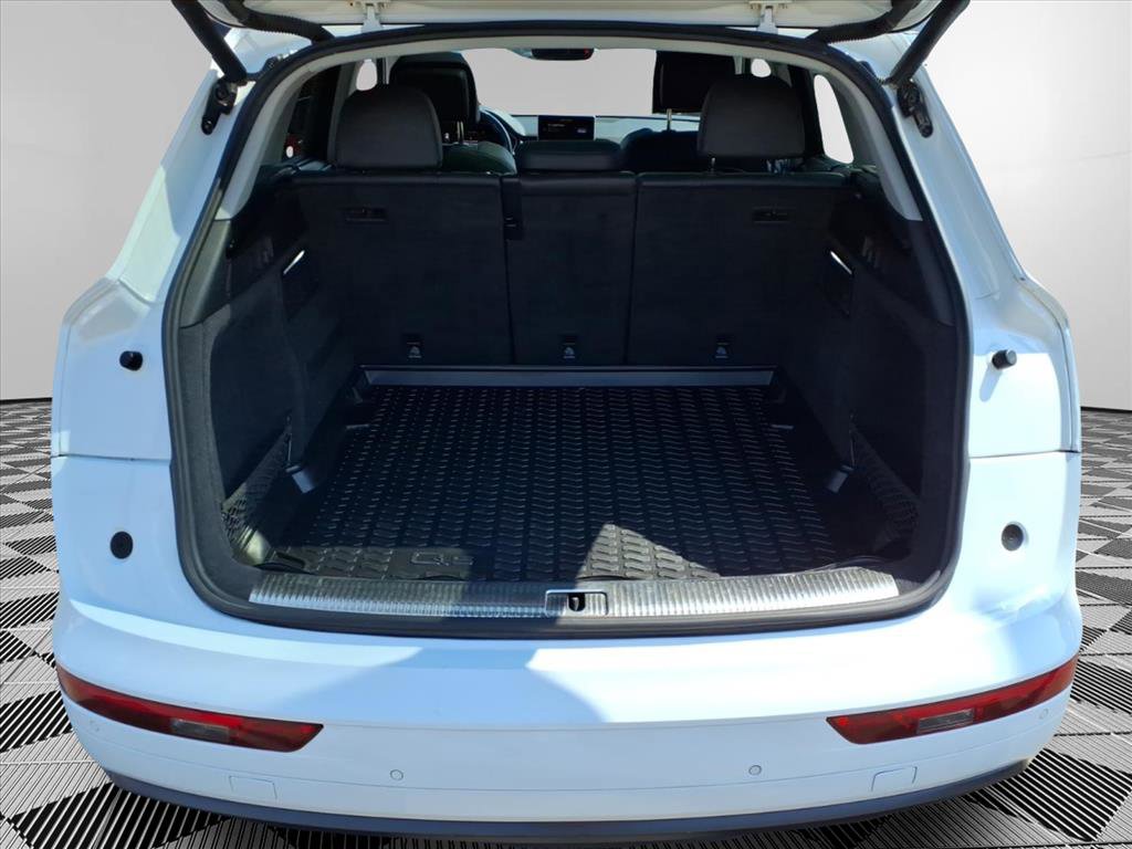 Used 2019 Audi Q5 Prestige w/ Prestige Package image 11