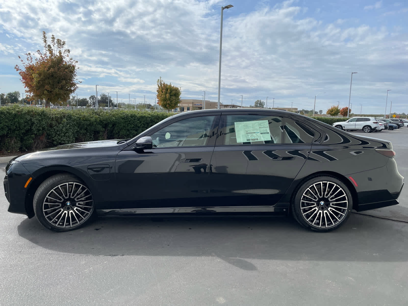 New 2026 BMW 750e xDrive w/ Executive Package image 3