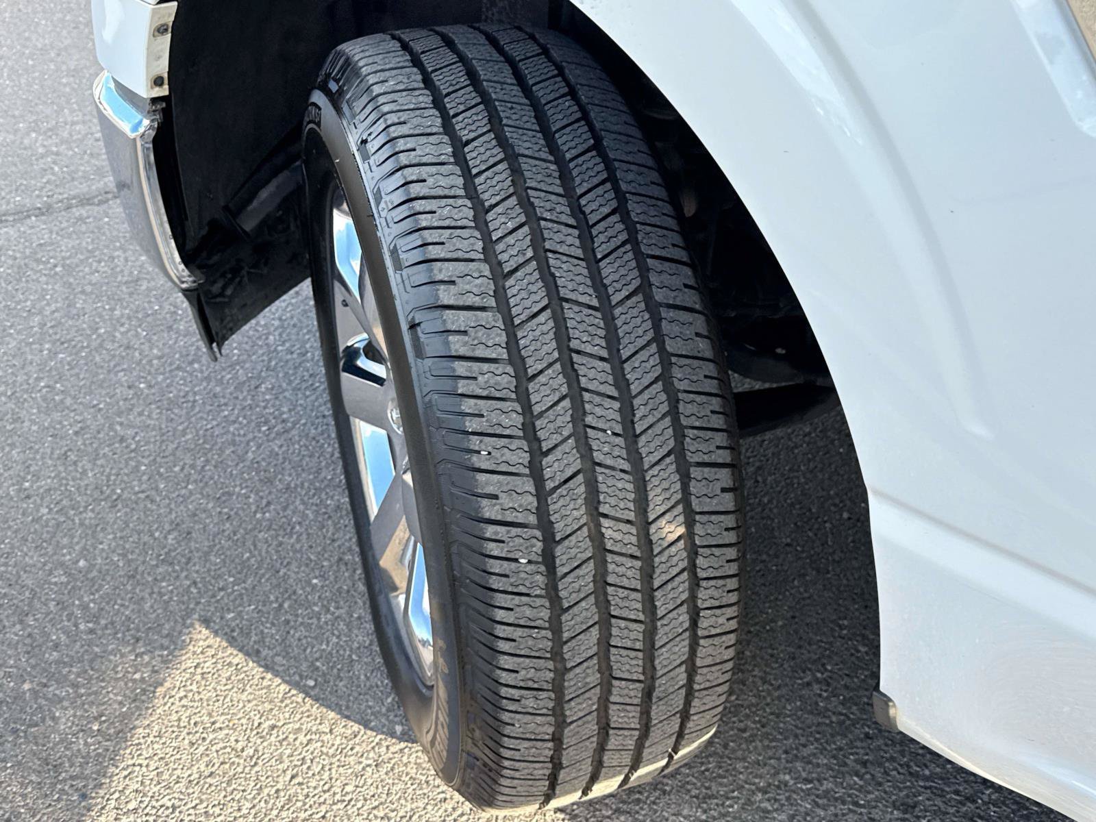 Used 2023 Ford F150 Lariat w/ Trailer Tow Package AWD/4WD image 9
