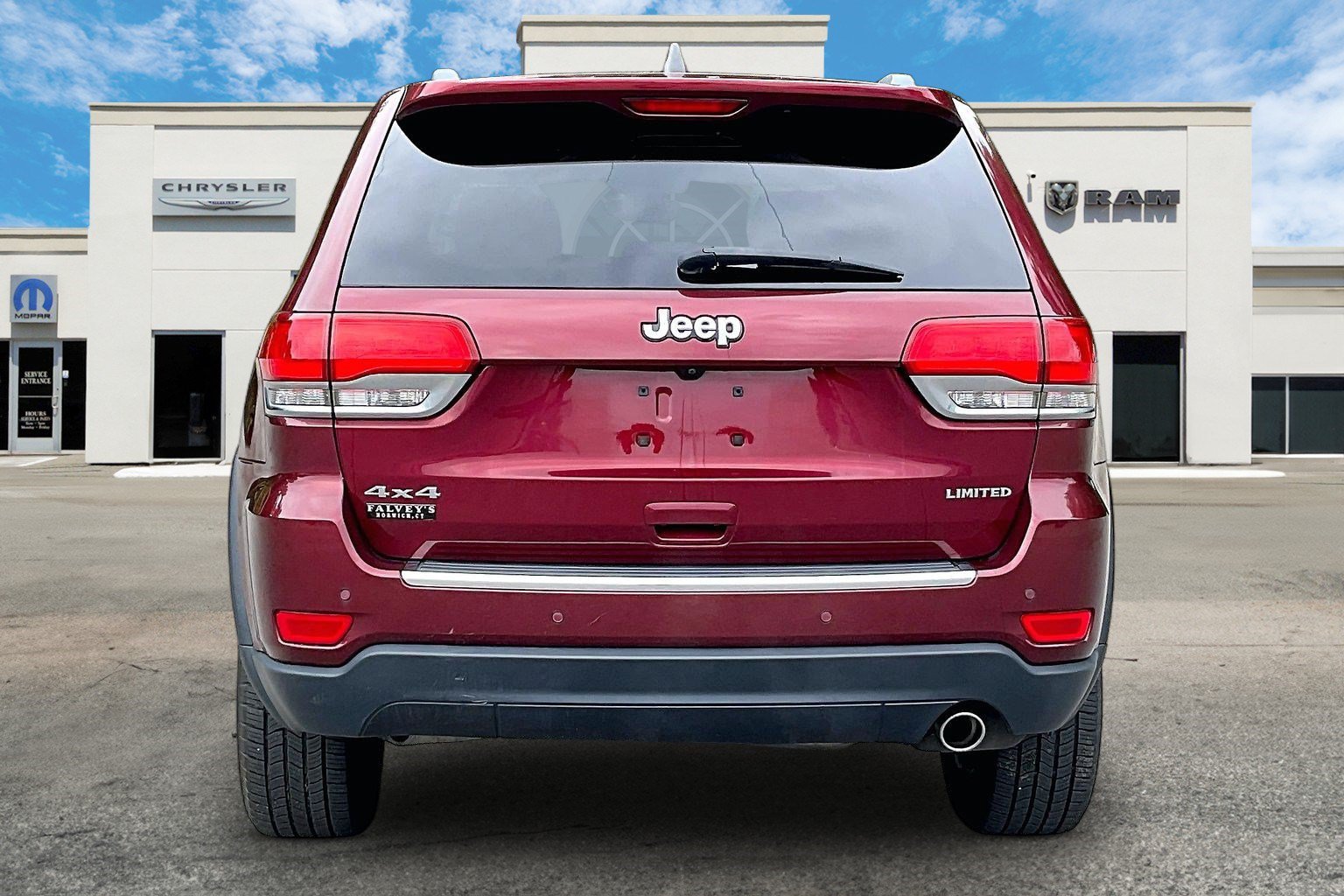 Used 2018 Jeep Grand Cherokee Limited AWD/4WD image 4