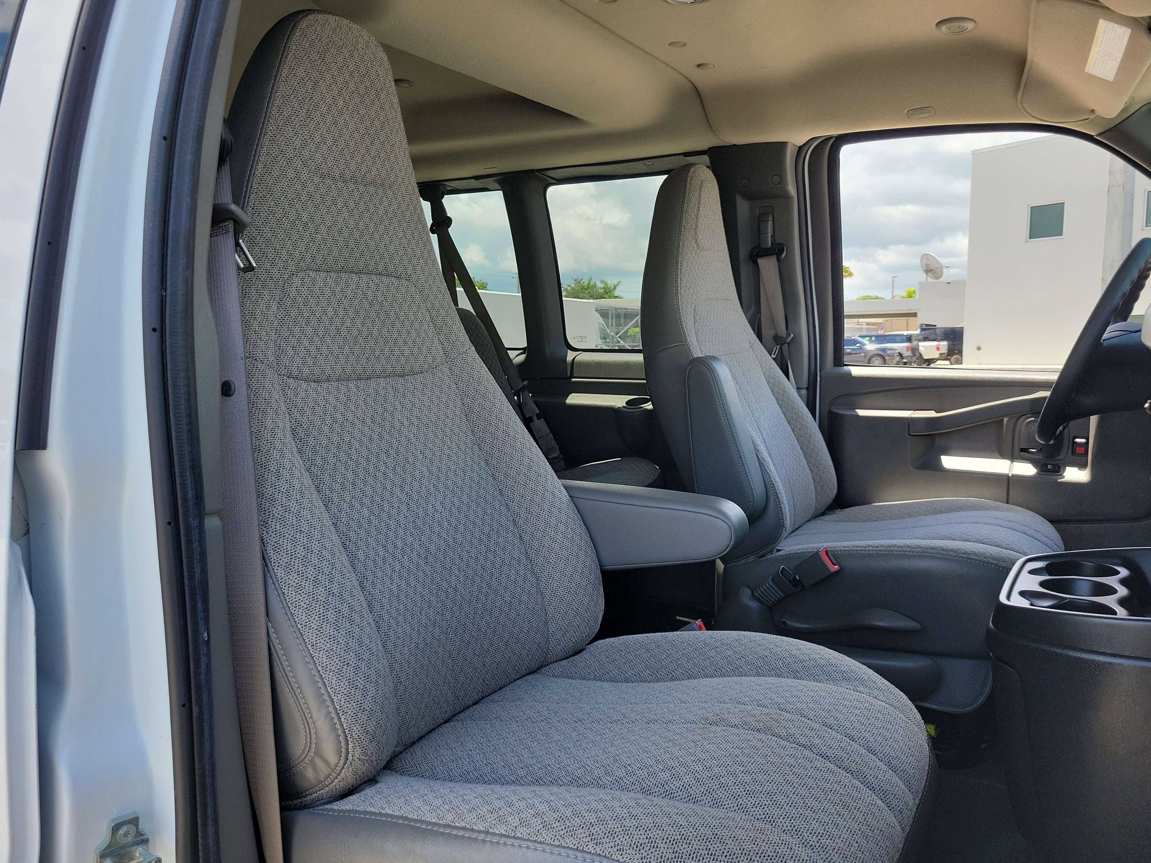Used 2025 Chevrolet Express 3500 LT w/ LT Preferred Equipment Group RWD image 16