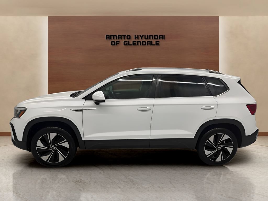Used 2023 Volkswagen Taos SE AWD/4WD image 3