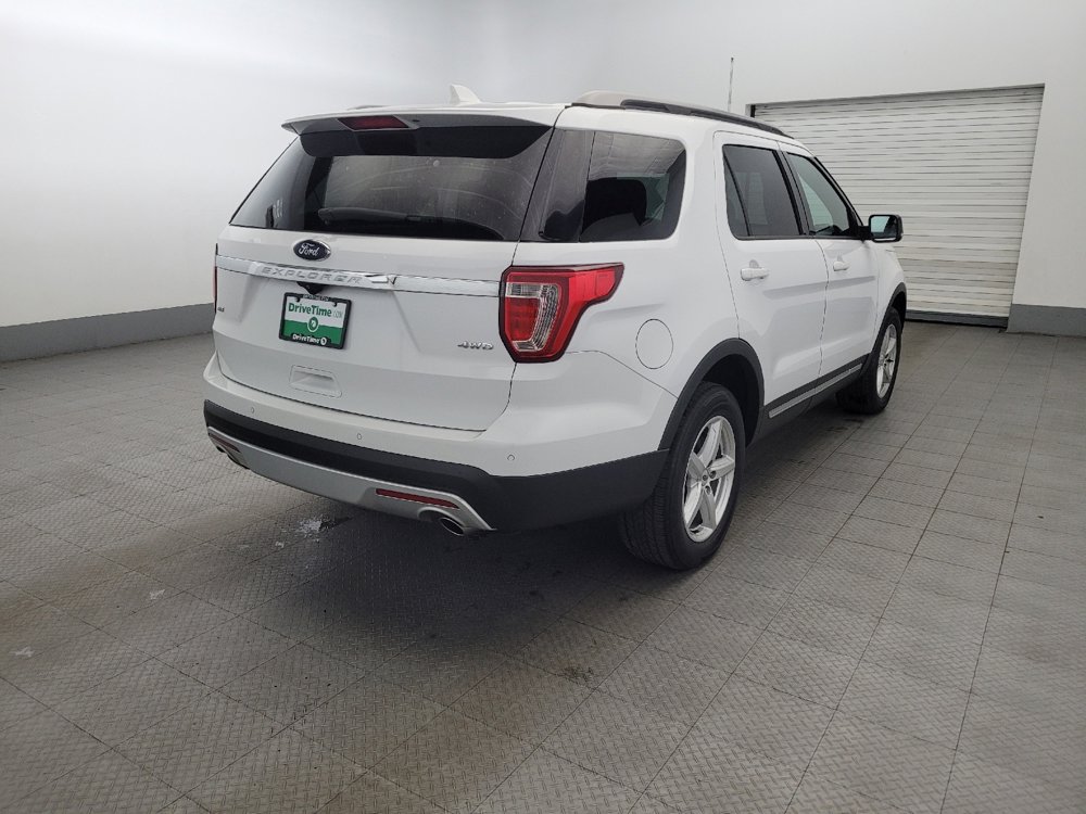 Used 2017 Ford Explorer XLT w/ Equipment Group 202A image 9
