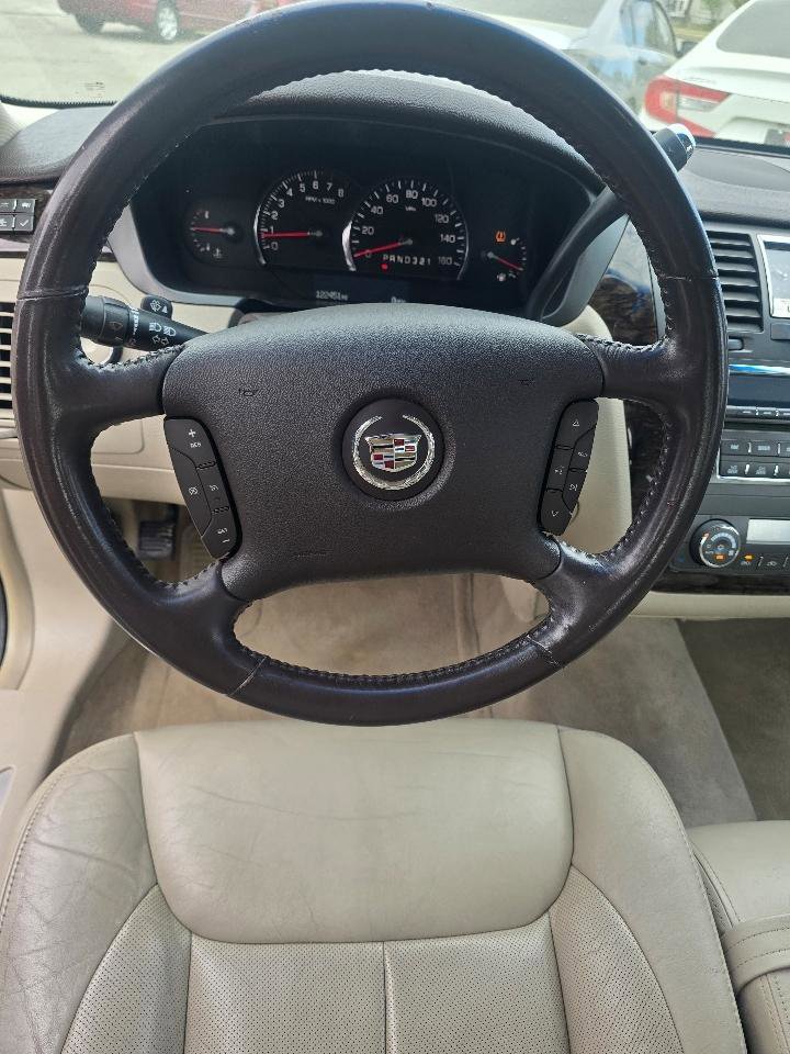 Used 2008 Cadillac DTS Luxury II w/ Trunk Convenience Package FWD image 17