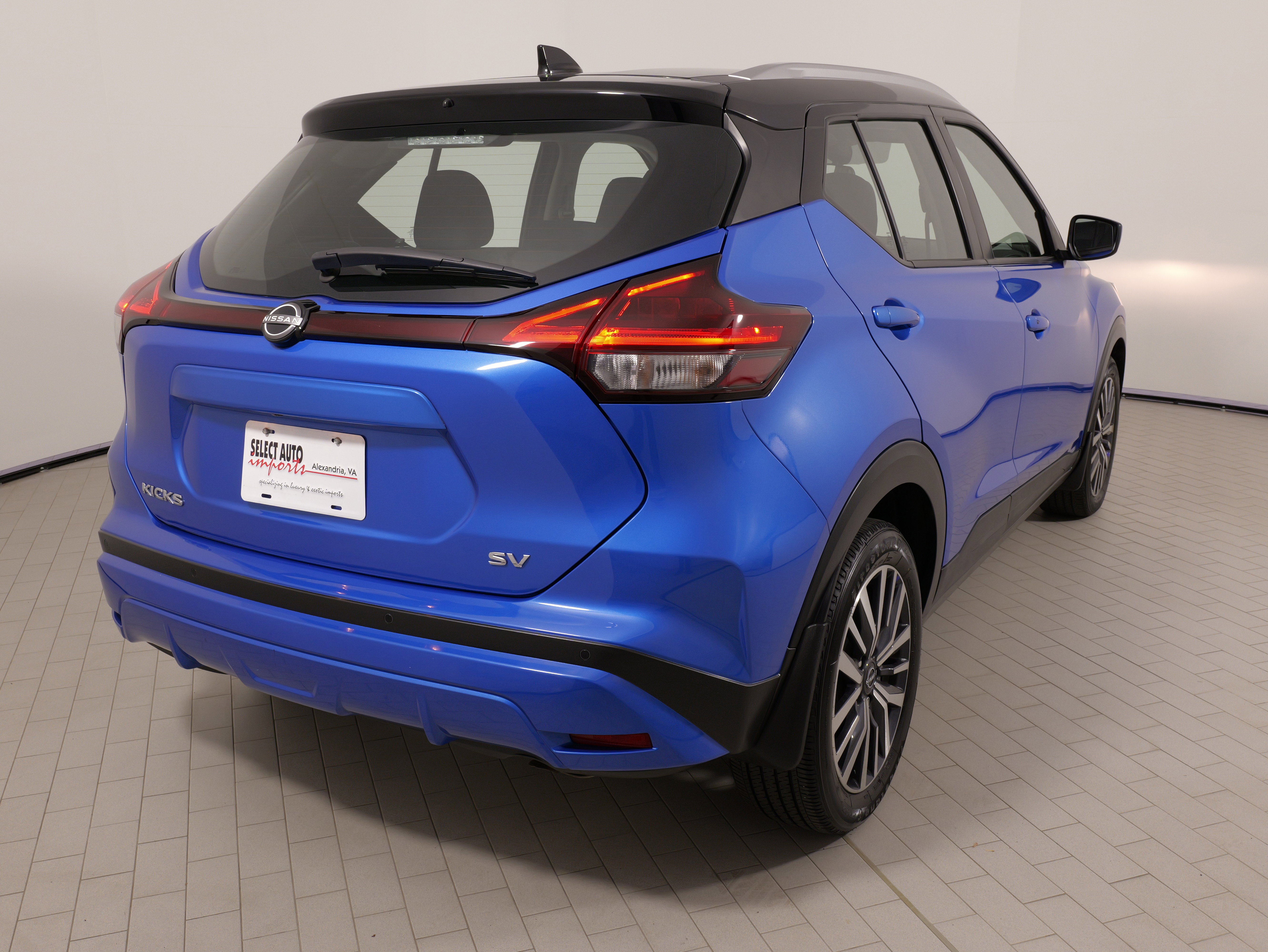 Used 2023 Nissan Kicks SV FWD image 13