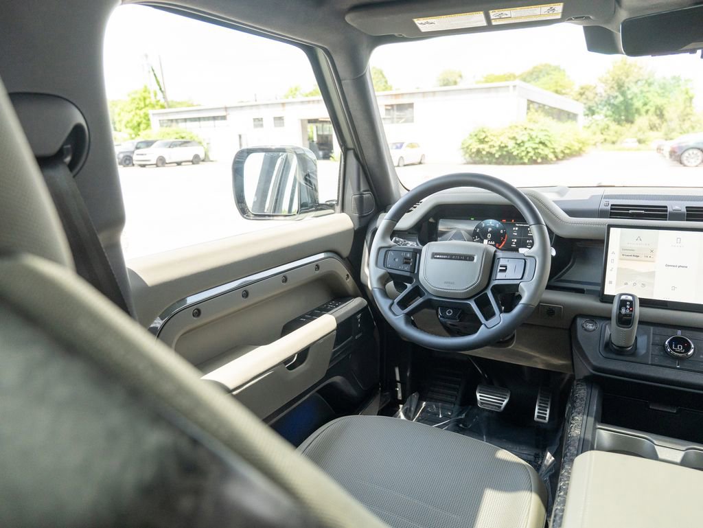 Used 2025 Land Rover Defender 110 AWD/4WD image 18