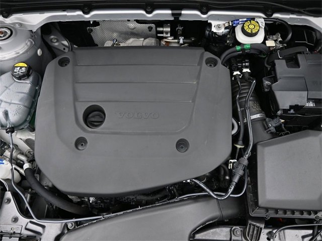 Used 2023 Volvo XC40 B5 Plus image 33