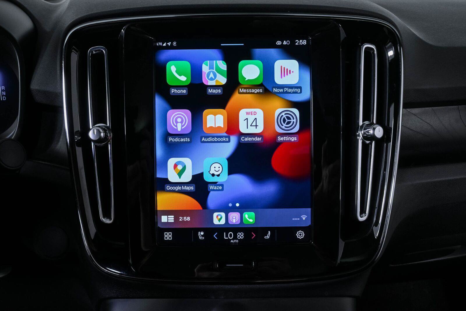 Certified 2024 Volvo C40 Recharge Ultimate AWD/4WD image 17