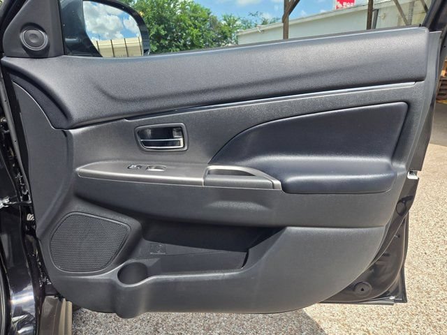 Used 2025 Mitsubishi Outlander Sport SE AWD/4WD image 27