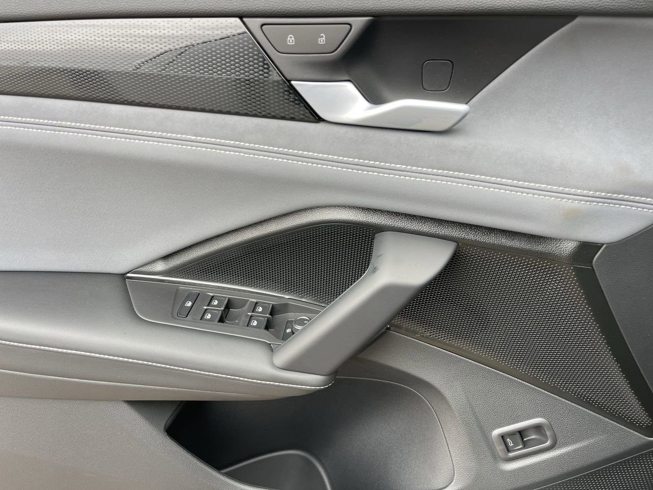 New 2026 Volkswagen Tiguan SE image 17