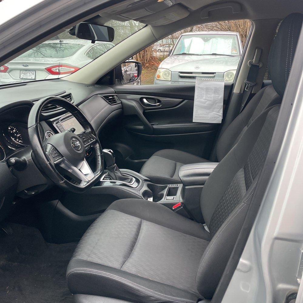 Used 2020 Nissan Rogue SV image 10