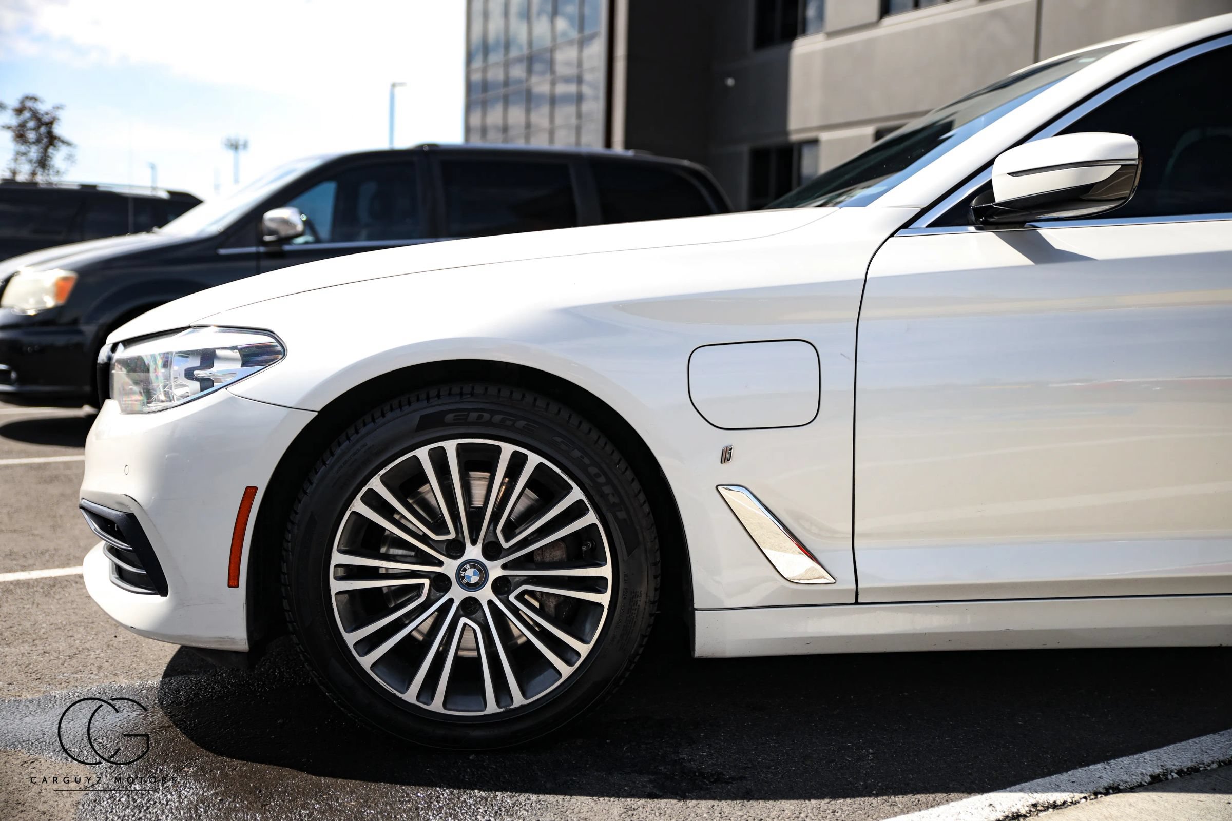 Used 2019 BMW 530e xDrive w/ Convenience Package AWD/4WD image 9