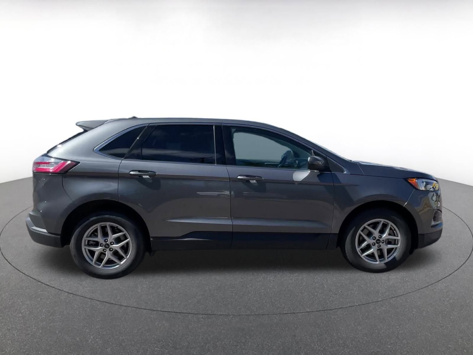 Used 2024 Ford Edge SEL image 16