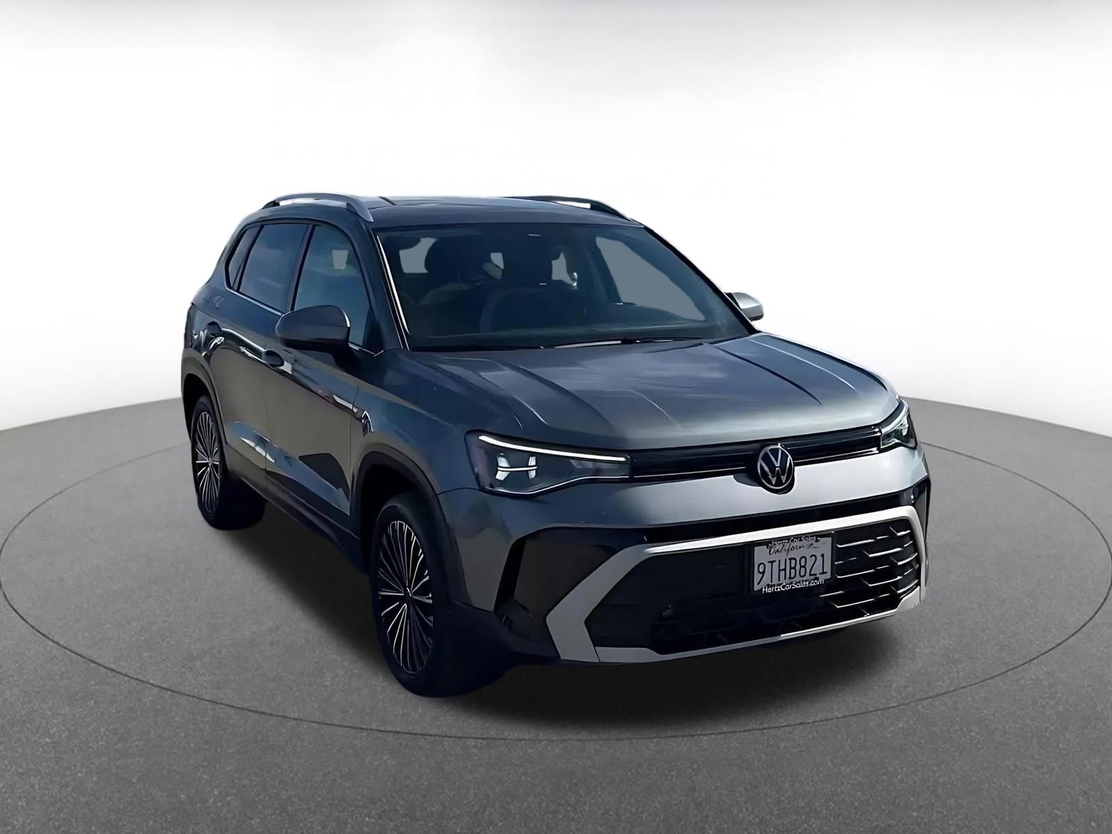 Used 2025 Volkswagen Taos SE image 3