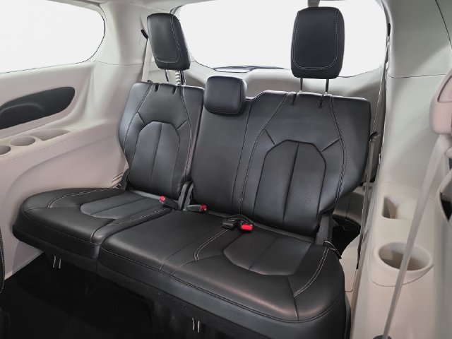 Used 2024 Chrysler Pacifica Touring-L FWD image 36
