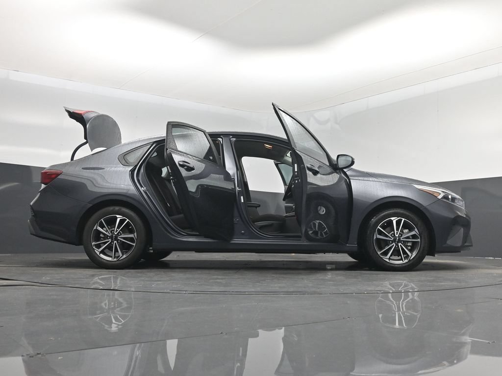 Used 2023 Kia Forte LXS w/ LXS Technology Package FWD image 7