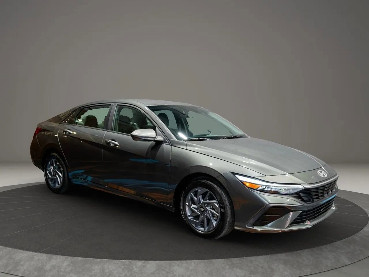 Used 2024 Hyundai Elantra SEL FWD image 5