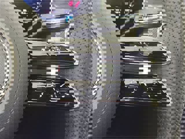 Used 2025 Mercedes-Benz GLC 350e 4MATIC image 26