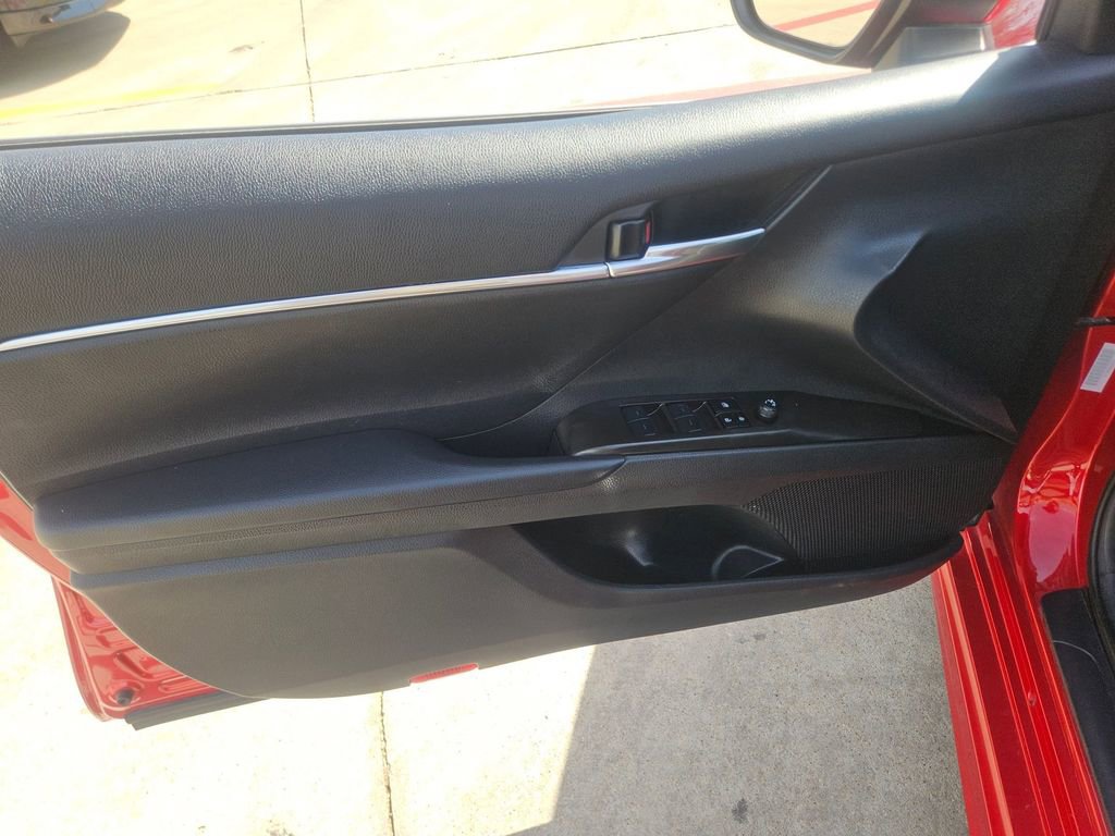 Used 2024 Toyota Camry SE image 14