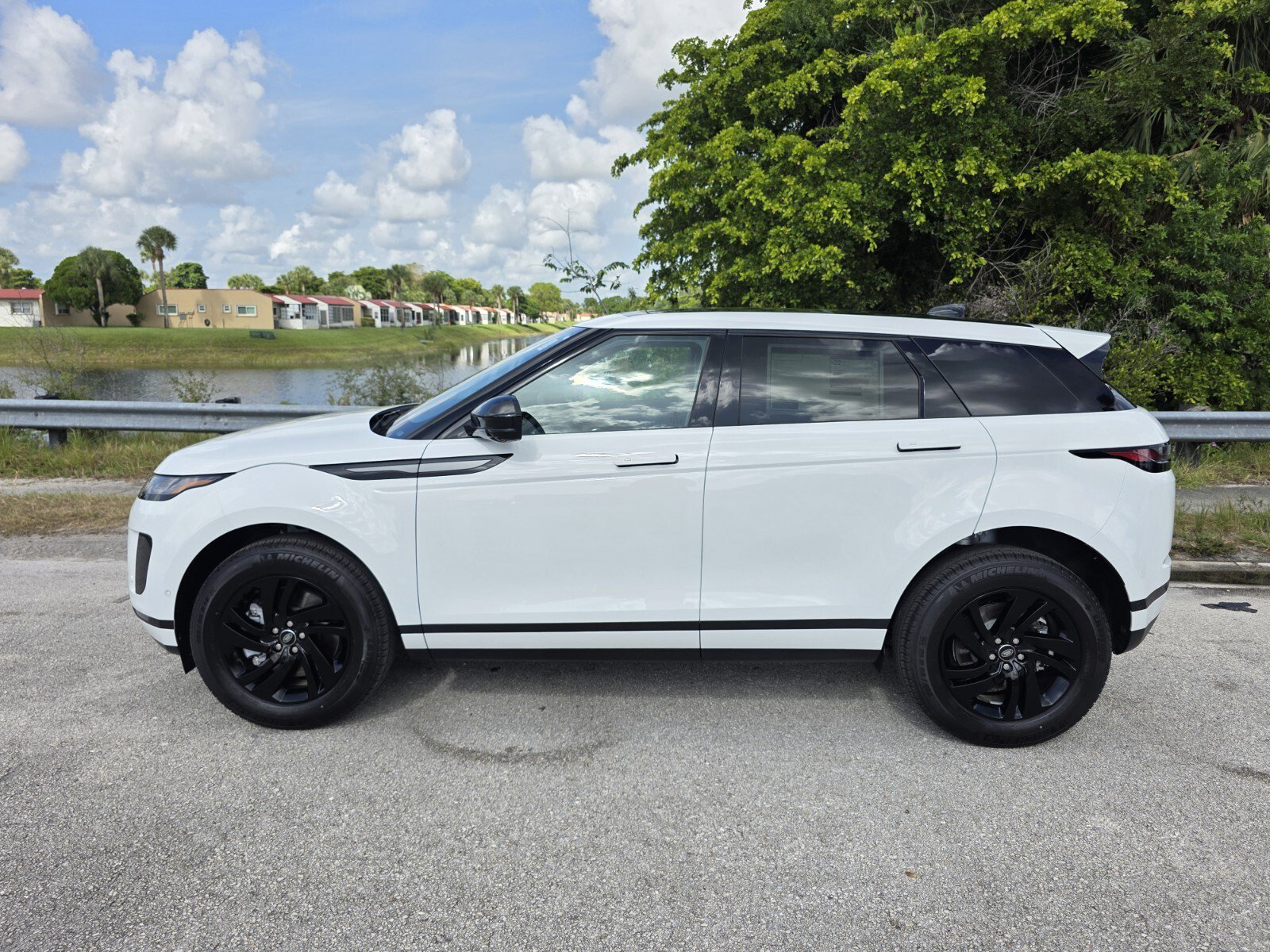 Used 2026 Land Rover Range Rover Evoque S AWD/4WD image 7