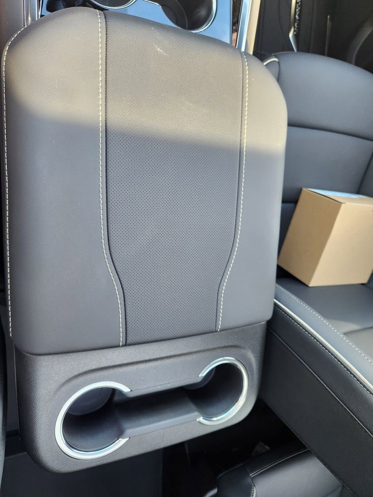 New 2026 Chevrolet Suburban Premier image 18