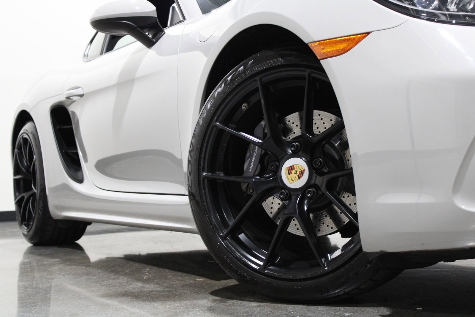 Used 2019 Porsche 718 Cayman image 4