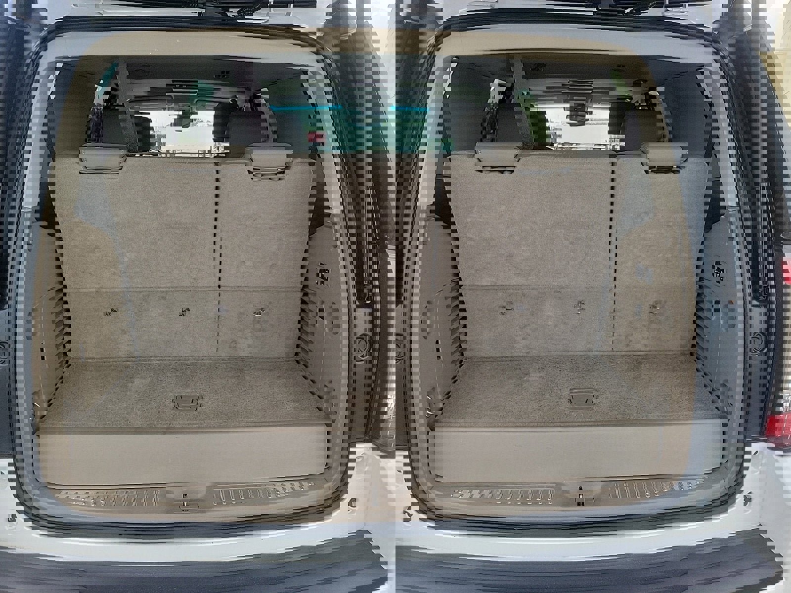 Used 2017 GMC Yukon SLT w/ Premium Edition image 7