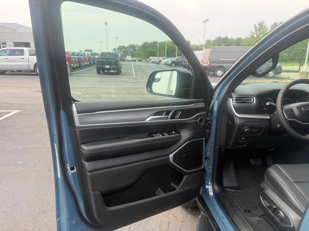 New 2026 Jeep Grand Wagoneer 4WD image 10