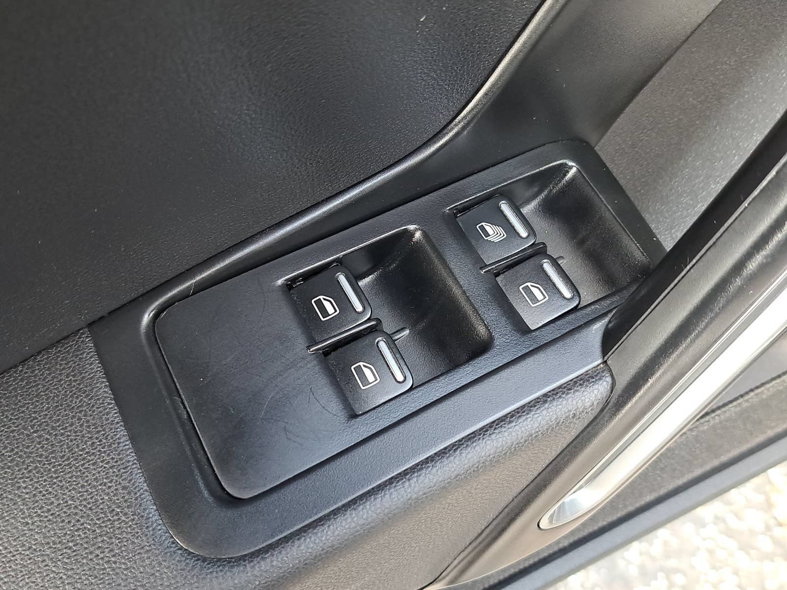 Used 2019 Volkswagen Beetle 2.0T Final Edition SEL FWD image 29