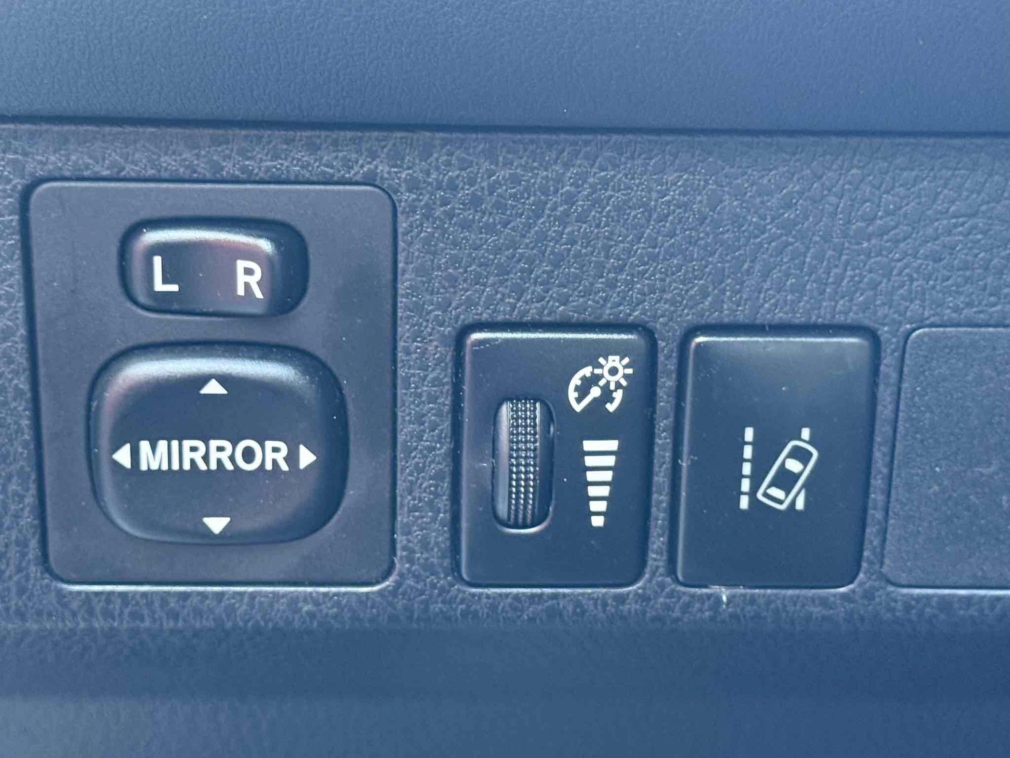 Used 2018 Toyota RAV4 LE w/ All Weather Liner Package FWD image 85