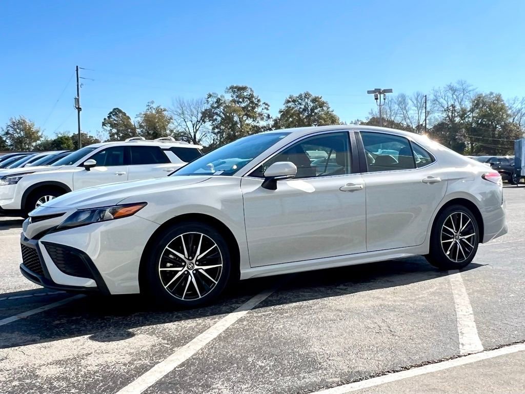 Used 2023 Toyota Camry SE image 10