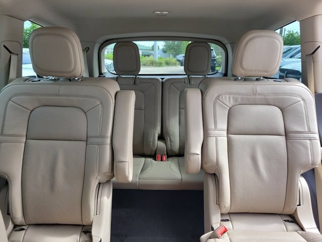 Certified 2020 Lincoln Aviator Reserve w/ Elements Package Plus AWD/4WD image 18