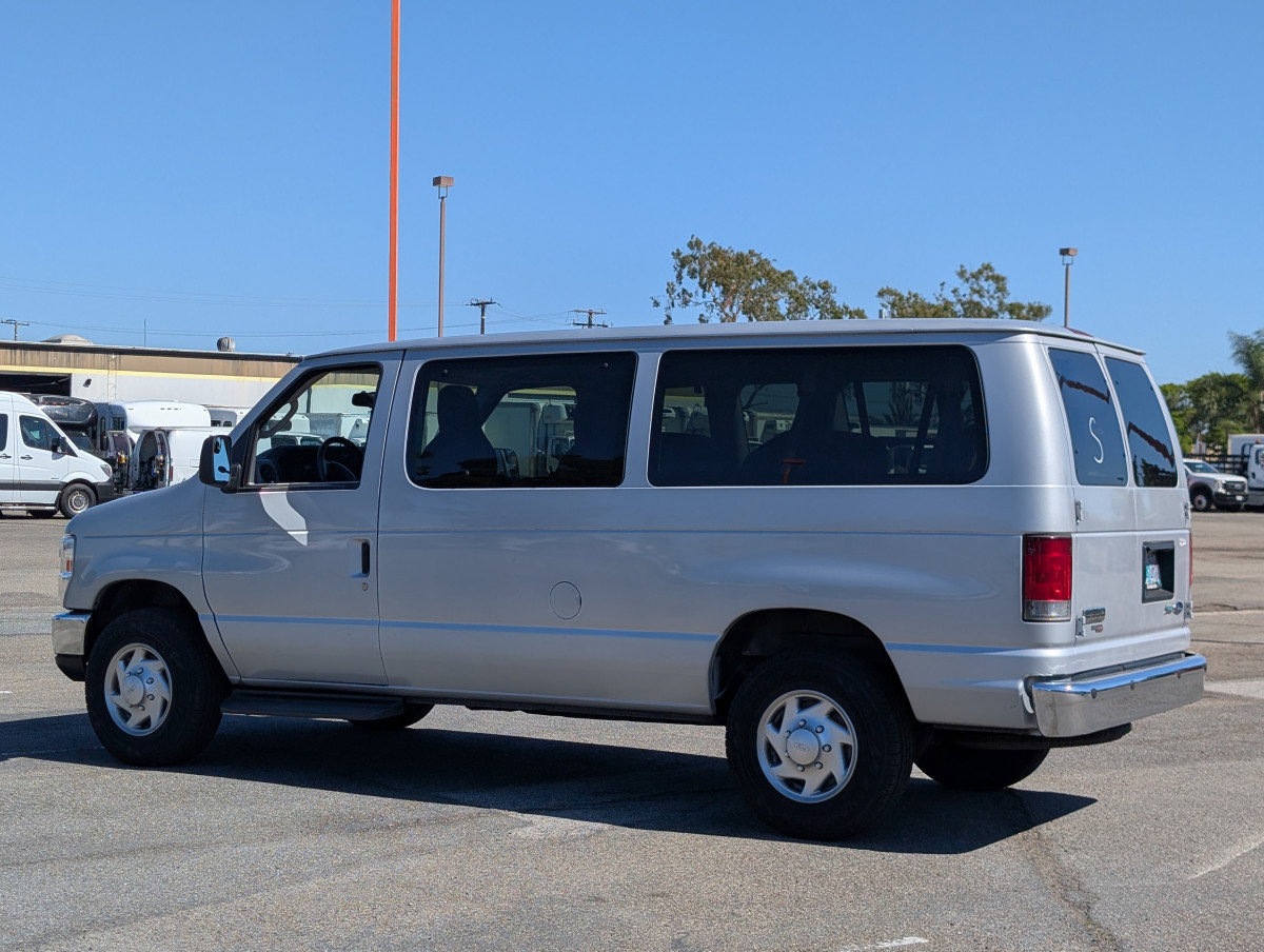 Used 2013 Ford E-350 and Econoline 350 XLT image 5