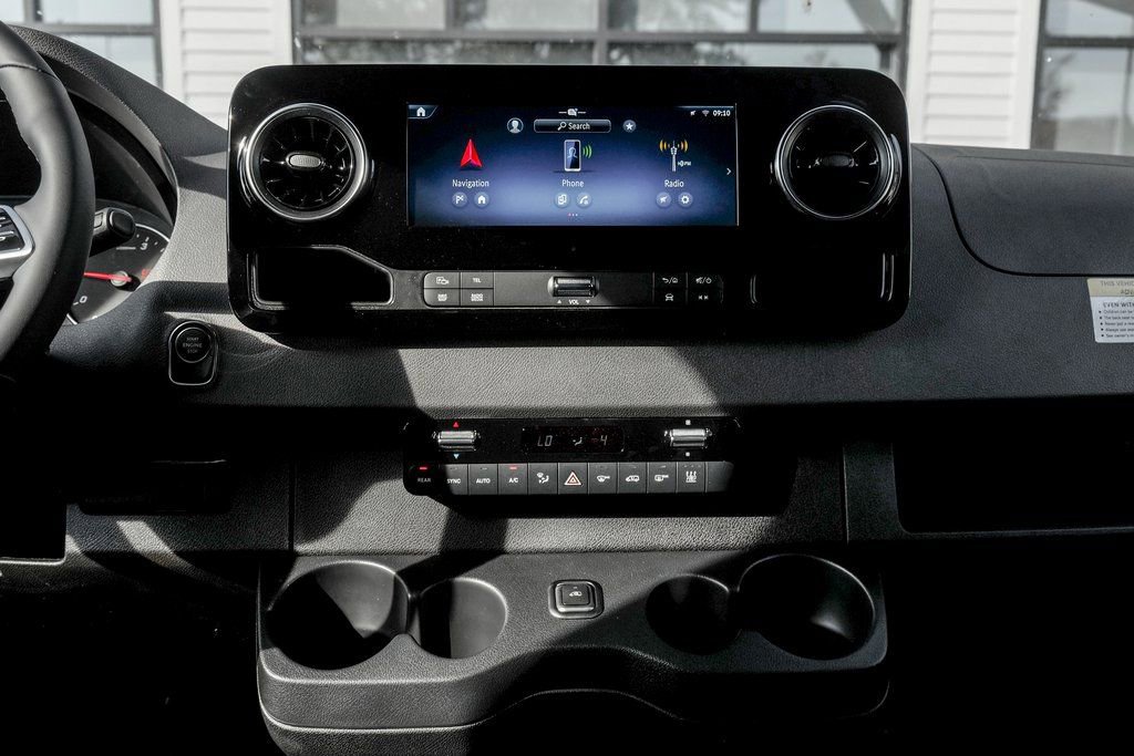 Used 2025 Mercedes-Benz Sprinter 2500 image 19