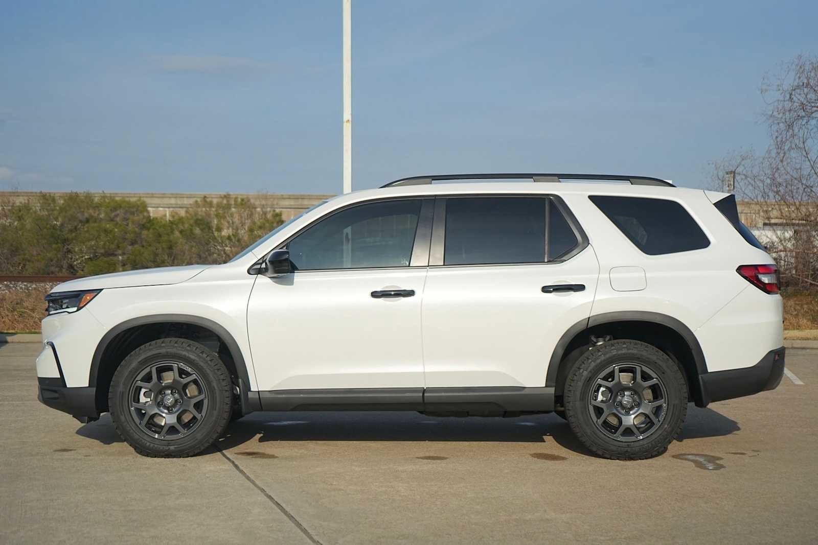 New 2025 Honda Pilot TrailSport image 3