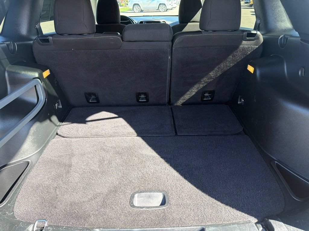 Used 2016 Jeep Cherokee Latitude w/ Cold Weather Group AWD/4WD image 17