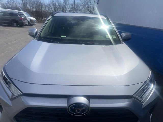 Used 2020 Toyota RAV4 XLE w/ Convenience Package AWD/4WD image 3