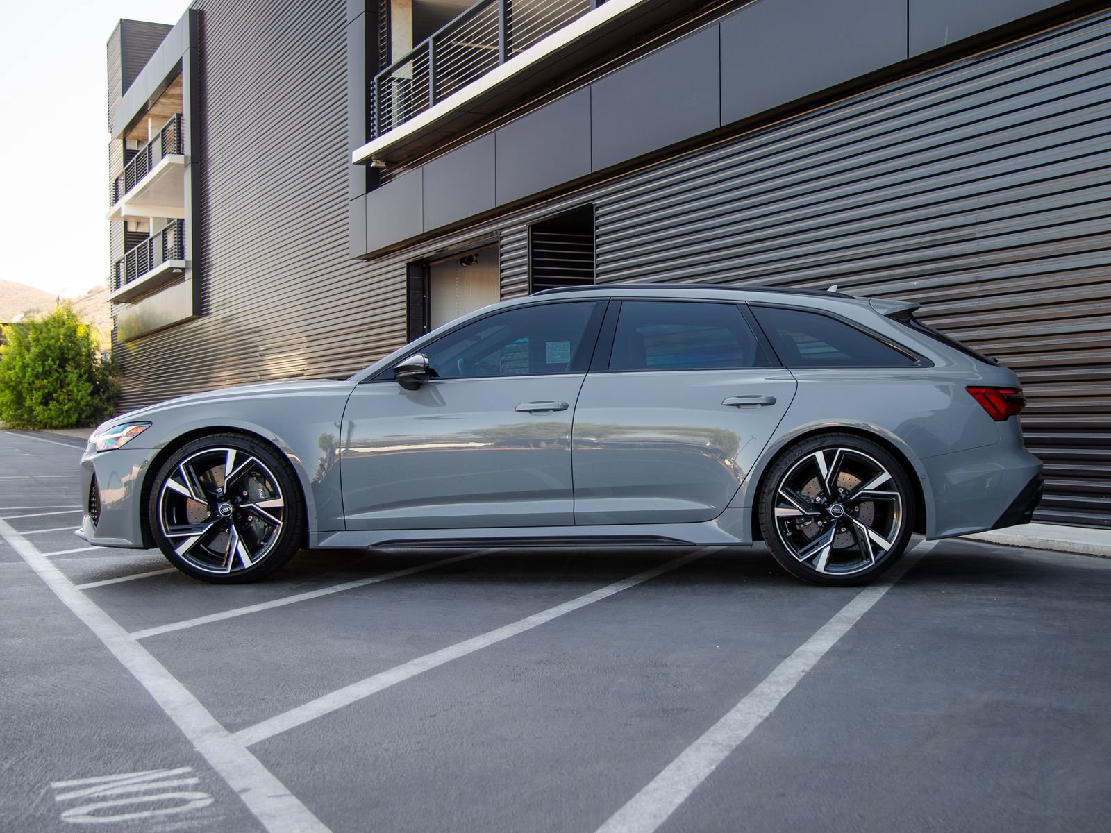 Used 2021 Audi RS 6 w/ Carbon Optic Package AWD/4WD image 2