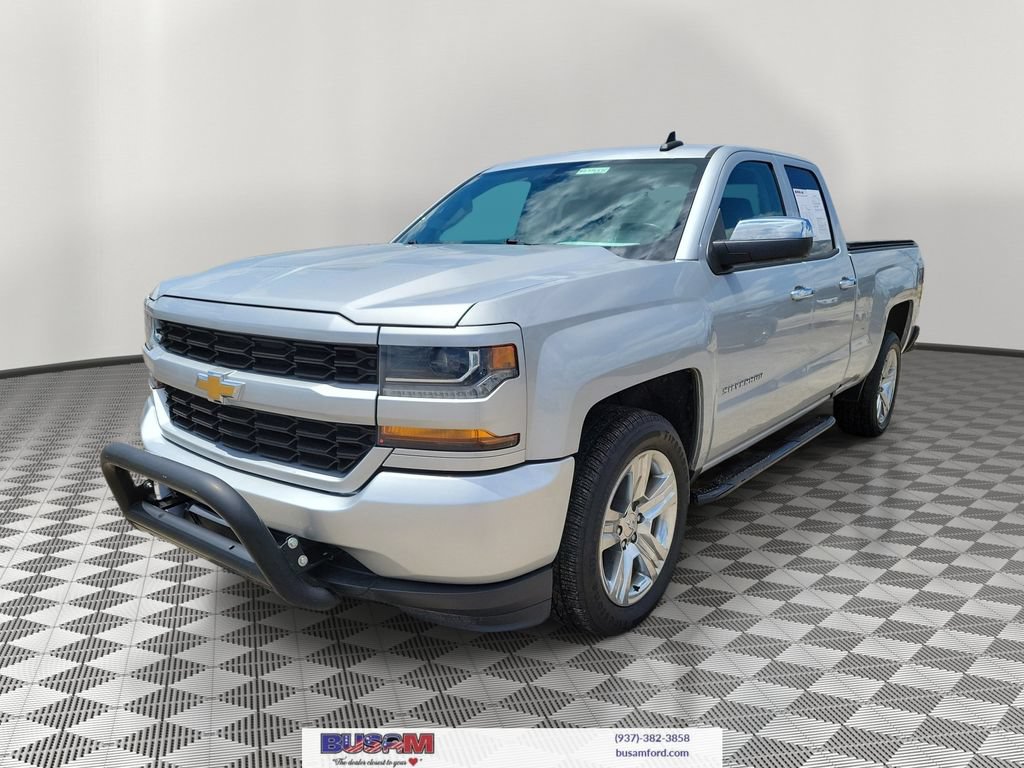 Used 2017 Chevrolet Silverado 1500 Custom w/ Custom Convenience Package RWD image 2