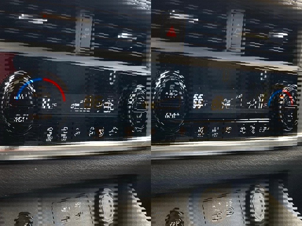 Used 2025 Nissan Rogue SV image 23