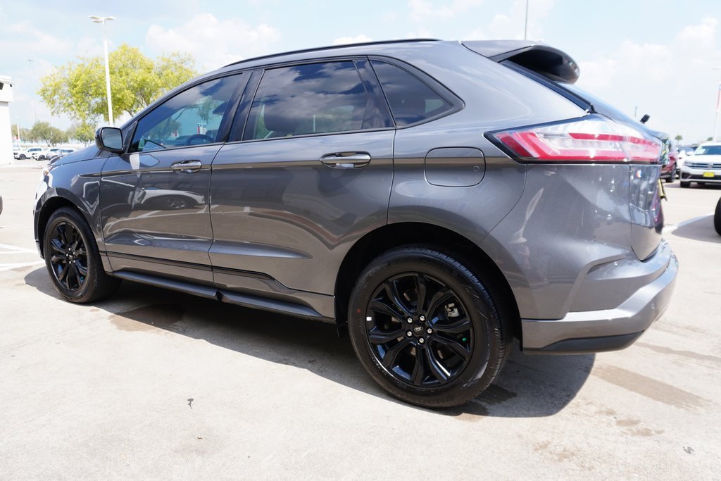 Used 2024 Ford Edge SE w/ Black Appearance Package image 4
